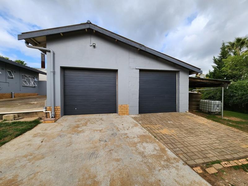 4 Bedroom Property for Sale in Bergzicht Western Cape